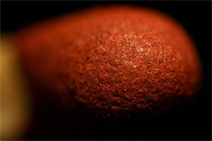 Une photo en macro d'une allumette